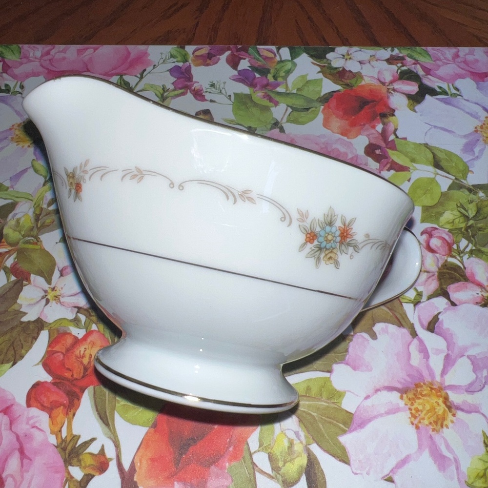 Noritake “Joanne” pattern Creamer - EUC